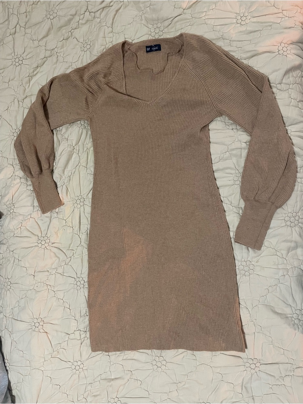 GAP Ribbed V‑Neck Long Sleeve Sweater Dress in Taupe